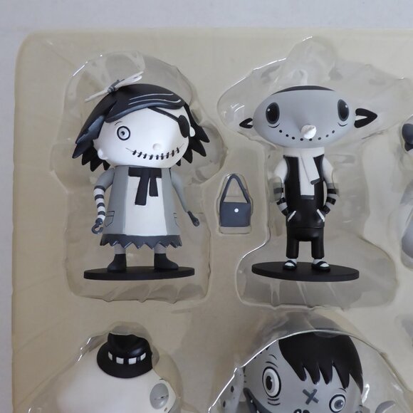 RARE NEW 2005 3” SCARY GIRL MONO BLACK WHITE EDITION DESIGNER VINYL FIGURE SET - Picture 4 of 16